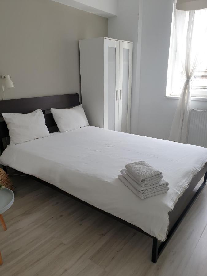 Old 2 Apartment *